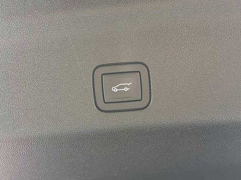 Used 2023 Chevrolet Tahoe Z71 w/ Luxury Package image 36