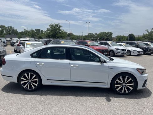 Used 2018 Volkswagen Passat GT FWD image 4