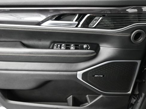 Used 2024 Jeep Wagoneer 2WD image 13