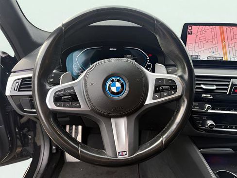 Used 2023 BMW 530e w/ M Sport Package image 13
