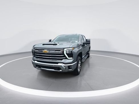 Used 2026 Chevrolet Silverado 2500 LTZ w/ LTZ Plus Package AWD/4WD image 3