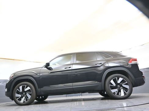 Certified 2025 Volkswagen Atlas Cross Sport SE image 31