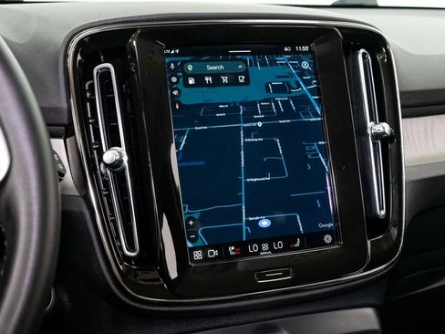 Used 2024 Volvo XC40 B5 Plus w/ Climate Package image 15