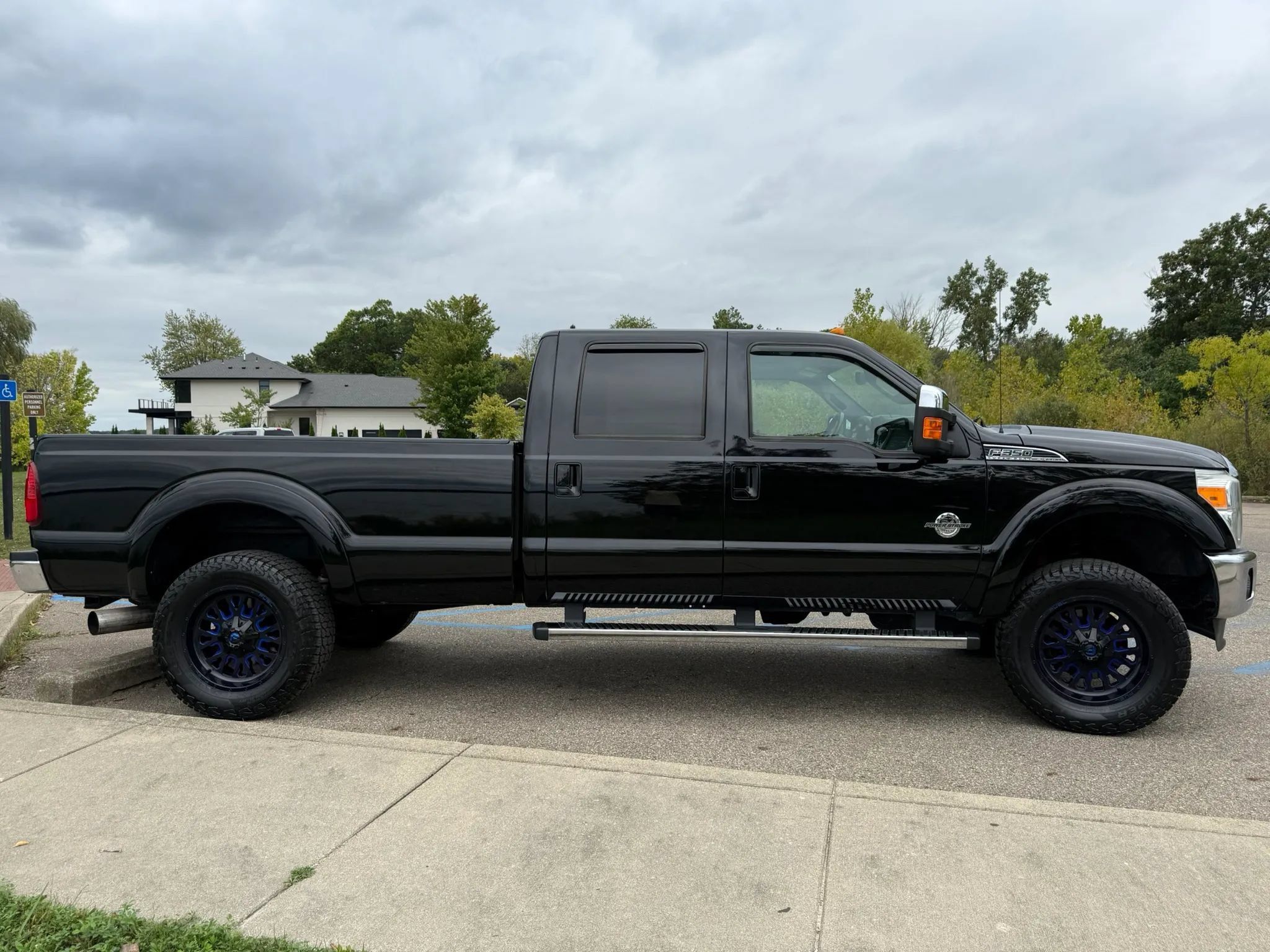 Used 2016 Ford F350 Lariat w/ Chrome Package AWD/4WD image 4