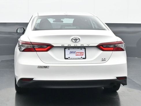 Used 2022 Toyota Camry LE image 5