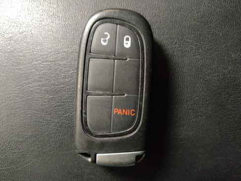 Used 2020 Jeep Cherokee Latitude Plus FWD image 32