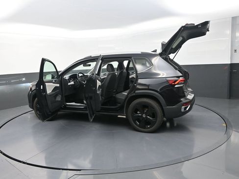 Used 2025 Volkswagen Taos SEL AWD/4WD image 35