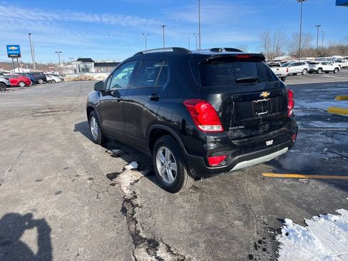 Used 2022 Chevrolet Trax LT w/ LT Convenience Package image 3