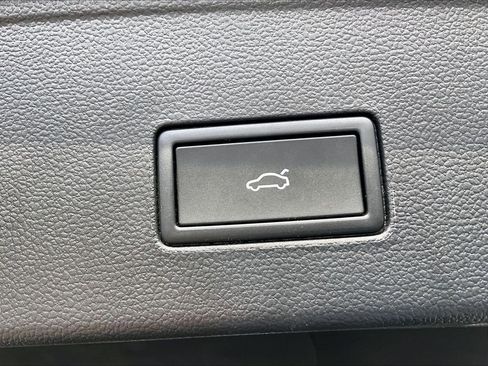Used 2025 Volkswagen Atlas Cross Sport SE AWD/4WD image 36