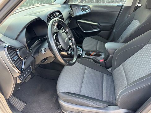 Used 2023 Kia Soul EX image 9