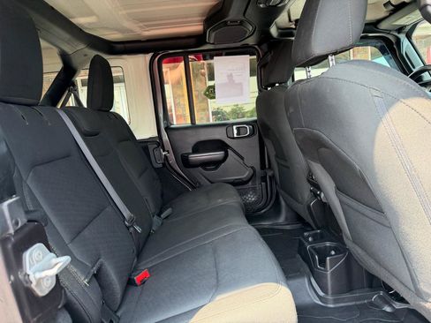 Used 2018 Jeep Wrangler Unlimited Sport S AWD/4WD image 19