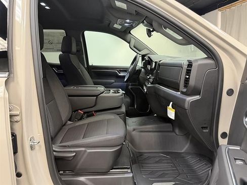 New 2026 GMC Sierra 1500 SLE w/ X31 Off-Road Package AWD/4WD image 17