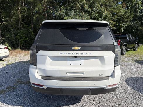 Used 2025 Chevrolet Suburban LT w/ Comfort Package RWD image 4