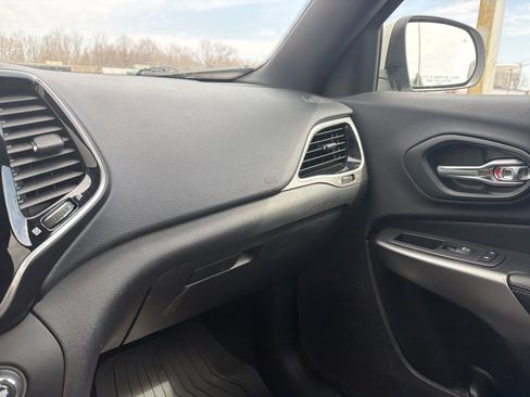 Certified 2019 Jeep Cherokee High Altitude AWD/4WD image 24