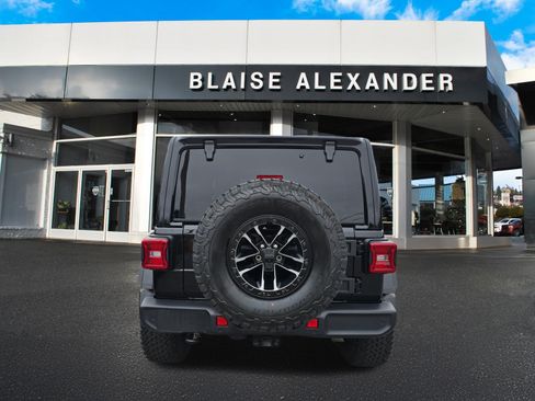 Used 2025 Jeep Wrangler Willys AWD/4WD image 4