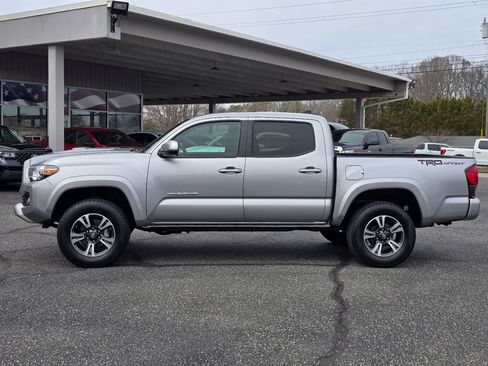 Used 2019 Toyota Tacoma TRD Sport w/ Technology Package image 23
