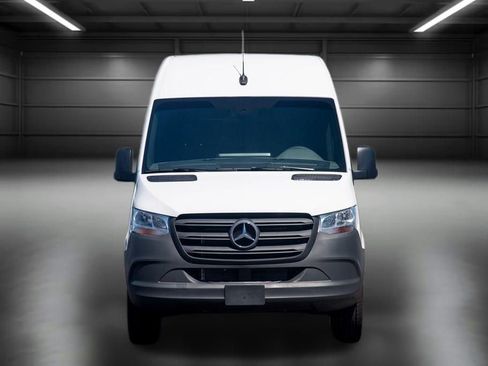Used 2024 Mercedes-Benz Sprinter 2500 image 3