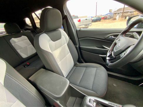 Used 2025 Chevrolet Trax RS image 26