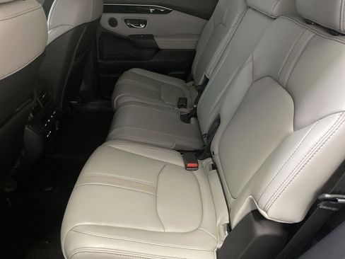 Used 2025 Honda Pilot Touring image 23