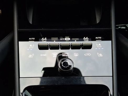 Certified 2025 Porsche Cayenne Turbo AWD/4WD image 19