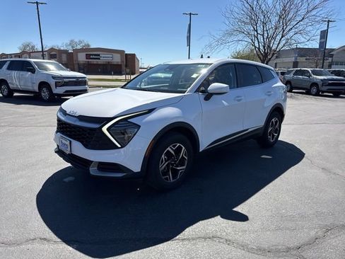 Used 2025 Kia Sportage LX image 2