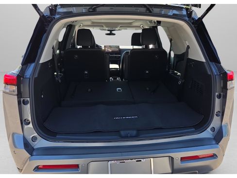 New 2026 Nissan Pathfinder SL w/ SL Premium Package FWD image 14