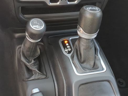 Used 2018 Jeep Wrangler Unlimited Sport S AWD/4WD image 35