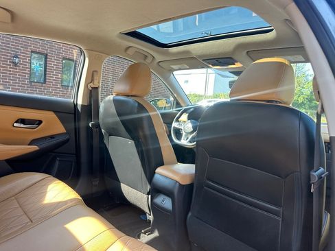 Used 2022 Nissan Sentra SV w/ SV Premium Package FWD image 23