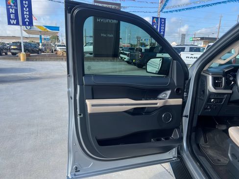 Used 2022 Ford Expedition XLT RWD image 9