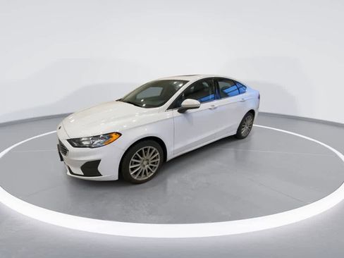Used 2020 Ford Fusion SE image 4