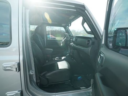 Used 2021 Jeep Wrangler Unlimited Sahara image 20