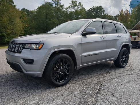 Used 2021 Jeep Grand Cherokee Laredo X image 6