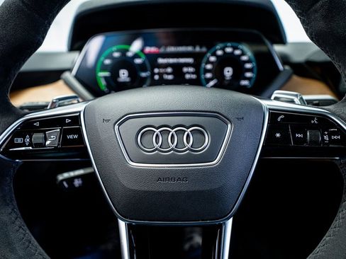 Used 2022 Audi e-tron GT Premium Plus image 37