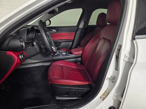 Used 2020 Alfa Romeo Giulia RWD image 9
