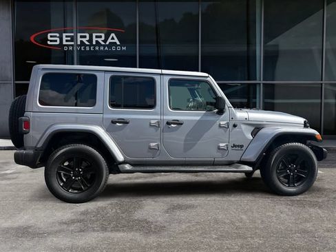 Used 2021 Jeep Wrangler Unlimited Sahara AWD/4WD image 6