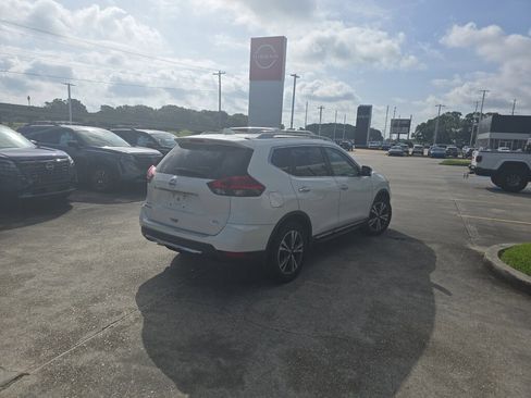 Used 2017 Nissan Rogue SL w/ SL Premium Package FWD image 6