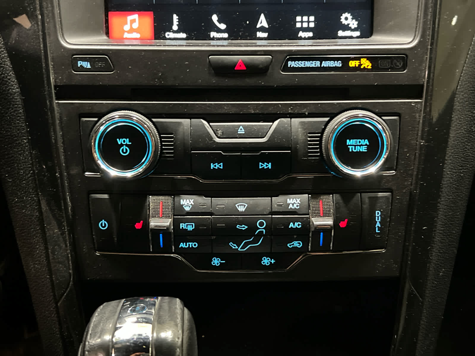 Used 2018 Ford Explorer XLT w/ Equipment Group 202A AWD/4WD image 20