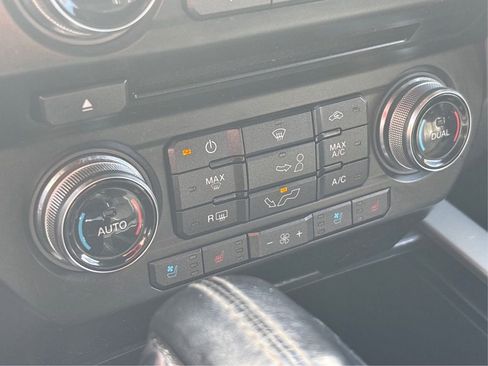 Used 2018 Ford F150 Lariat w/ Equipment Group 502A Luxury image 29