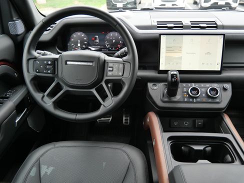 Used 2024 Land Rover Defender 130 X AWD/4WD image 19