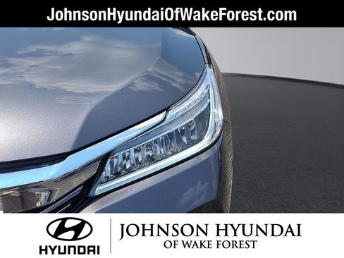 Used 2017 Honda Accord Touring image 28