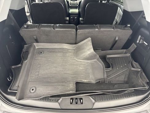 Used 2023 Ford Explorer XLT w/ Equipment Group 202A AWD/4WD image 32