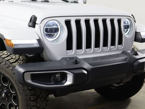 Used 2019 Jeep Wrangler Unlimited Sahara image 41