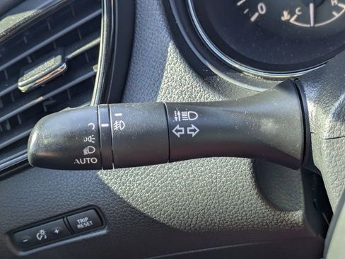 Used 2019 Nissan Rogue SV w/ Premium Package image 29