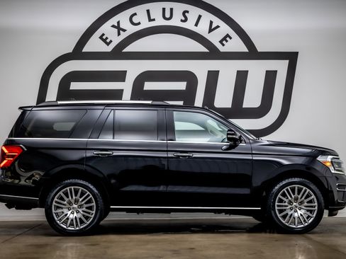 Used 2023 Ford Expedition Limited image 8