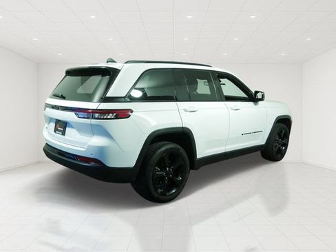Certified 2023 Jeep Grand Cherokee Altitude AWD/4WD image 7