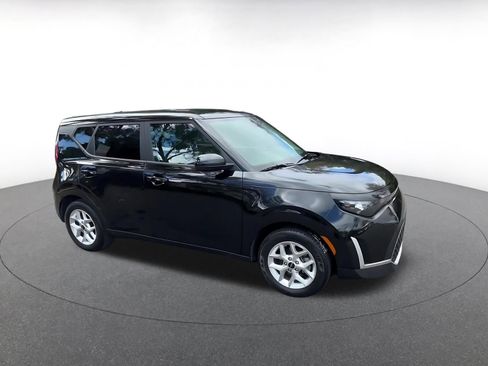 Used 2025 Kia Soul LX w/ LX Technology Package image 2