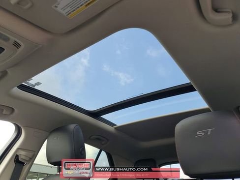 Used 2022 Buick Envision Essence w/ Technology Package I image 34