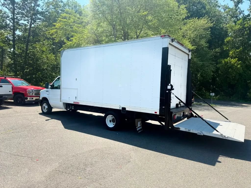 Used 2009 Ford E-350 and Econoline 350 Super Duty RWD image 5