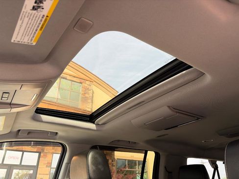 Used 2017 Chevrolet Suburban LT image 30