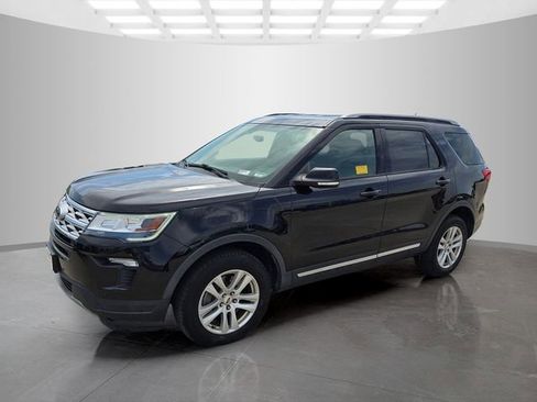 Used 2018 Ford Explorer XLT w/ Equipment Group 202A AWD/4WD image 4